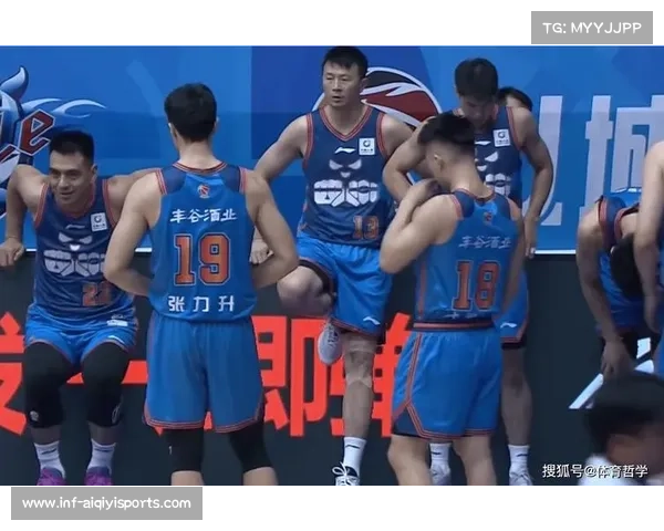 四川队半场仅得16分,创CBA历史半场最低得分纪录。 四川队半场仅得16分,创CBA历史半场最低得分纪录。